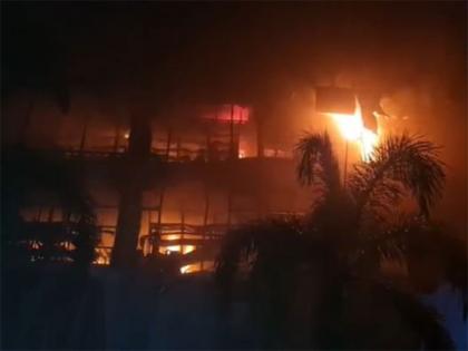 Kerala: Fire breaks out at textile showroom in Kozhikode | Kerala: Fire breaks out at textile showroom in Kozhikode Kerala: Fire breaks out at textile showroom in Kozhikode | Kerala: Fire breaks out at textile showroom in Kozhikode