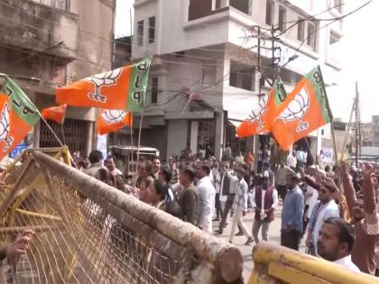 Congress, BJP workers clash in Indore over AI Summit protest | Congress, BJP workers clash in Indore over AI Summit protest Congress, BJP workers clash in Indore over AI Summit protest | Congress, BJP workers clash in Indore over AI Summit protest