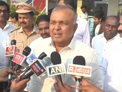 Karnataka Transport Minister blames BJP govt for increasing KSRTC travel, luggage prices | Karnataka Transport Minister blames BJP govt for increasing KSRTC travel, luggage prices Karnataka Transport Minister blames BJP govt for increasing KSRTC travel, luggage prices | Karnataka Transport Minister blames BJP govt for increasing KSRTC travel, luggage prices