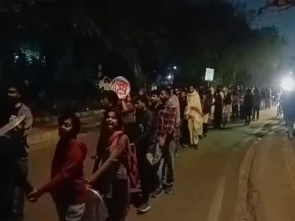 Delhi: JNUSU calls for 'human-chain' against alleged violence by ABVP "goons" during Equality March | Delhi: JNUSU calls for 'human-chain' against alleged violence by ABVP "goons" during Equality March Delhi: JNUSU calls for 'human-chain' against alleged violence by ABVP "goons" during Equality March | Delhi: JNUSU calls for 'human-chain' against alleged violence by ABVP "goons" during Equality March