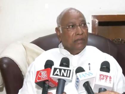 "Congress is not cowardly": Mallikarjun Kharge condemns arrest of Youth Congress Chief Uday Chib | "Congress is not cowardly": Mallikarjun Kharge condemns arrest of Youth Congress Chief Uday Chib "Congress is not cowardly": Mallikarjun Kharge condemns arrest of Youth Congress Chief Uday Chib | "Congress is not cowardly": Mallikarjun Kharge condemns arrest of Youth Congress Chief Uday Chib