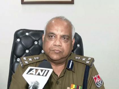 Punjab: DIG visits injured Inspector Gurmeet Singh in hospital after Gurdaspur encounter | Punjab: DIG visits injured Inspector Gurmeet Singh in hospital after Gurdaspur encounter Punjab: DIG visits injured Inspector Gurmeet Singh in hospital after Gurdaspur encounter | Punjab: DIG visits injured Inspector Gurmeet Singh in hospital after Gurdaspur encounter