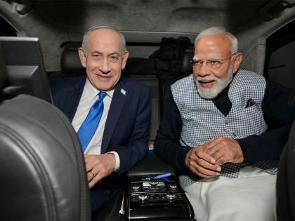 PM Modi, Israeli counterpart travel together to attend technology and innovations exhibition | PM Modi, Israeli counterpart travel together to attend technology and innovations exhibition PM Modi, Israeli counterpart travel together to attend technology and innovations exhibition | PM Modi, Israeli counterpart travel together to attend technology and innovations exhibition