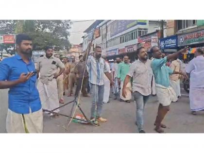 Kerala: LDF workers vandalise Youth Congress flagpoles, posters in Adoor | Kerala: LDF workers vandalise Youth Congress flagpoles, posters in Adoor Kerala: LDF workers vandalise Youth Congress flagpoles, posters in Adoor | Kerala: LDF workers vandalise Youth Congress flagpoles, posters in Adoor
