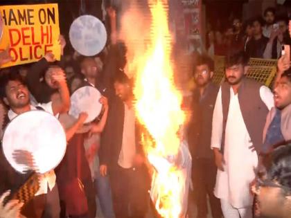 JNU students burn effigy of Vice Chancellor over casteist , racist remarks | JNU students burn effigy of Vice Chancellor over casteist , racist remarks JNU students burn effigy of Vice Chancellor over casteist , racist remarks | JNU students burn effigy of Vice Chancellor over casteist , racist remarks