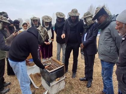 J-K: Kashmir apple farmers explore lavender, beekeeping for boosted income | J-K: Kashmir apple farmers explore lavender, beekeeping for boosted income J-K: Kashmir apple farmers explore lavender, beekeeping for boosted income | J-K: Kashmir apple farmers explore lavender, beekeeping for boosted income