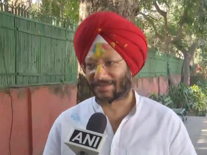 "Get united and celebrate Holi": Congress leader Gurdeep Singh Sappal | "Get united and celebrate Holi": Congress leader Gurdeep Singh Sappal "Get united and celebrate Holi": Congress leader Gurdeep Singh Sappal | "Get united and celebrate Holi": Congress leader Gurdeep Singh Sappal