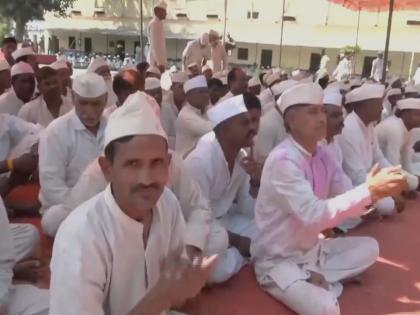 Indore Central Jail officials celebrate Holi with inmates | Indore Central Jail officials celebrate Holi with inmates Indore Central Jail officials celebrate Holi with inmates | Indore Central Jail officials celebrate Holi with inmates