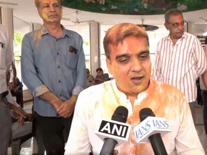 Gujarat Deputy CM Harsh Sanghvi celebrates Holi at Surat Old-Age home | Gujarat Deputy CM Harsh Sanghvi celebrates Holi at Surat Old-Age home Gujarat Deputy CM Harsh Sanghvi celebrates Holi at Surat Old-Age home | Gujarat Deputy CM Harsh Sanghvi celebrates Holi at Surat Old-Age home