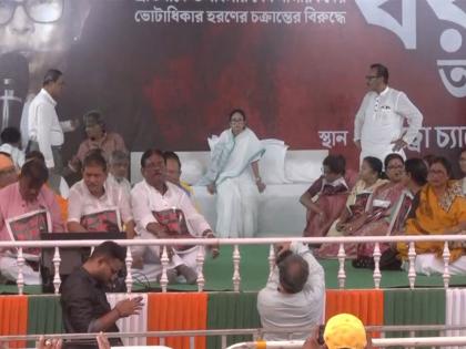 West Bengal CM Mamata Banerjee holds protest against SIR in Kolkata | West Bengal CM Mamata Banerjee holds protest against SIR in Kolkata West Bengal CM Mamata Banerjee holds protest against SIR in Kolkata | West Bengal CM Mamata Banerjee holds protest against SIR in Kolkata