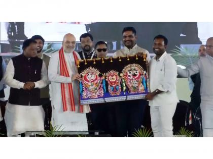 Union Home Minister Amit Shah receives Lord Jagannath's portrait during Odisha visit | Union Home Minister Amit Shah receives Lord Jagannath's portrait during Odisha visit Union Home Minister Amit Shah receives Lord Jagannath's portrait during Odisha visit | Union Home Minister Amit Shah receives Lord Jagannath's portrait during Odisha visit