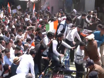 Uttarakhand Assembly session: Congress demands discussion on unemployment, inflation; protesters jump barricades | Uttarakhand Assembly session: Congress demands discussion on unemployment, inflation; protesters jump barricades Uttarakhand Assembly session: Congress demands discussion on unemployment, inflation; protesters jump barricades | Uttarakhand Assembly session: Congress demands discussion on unemployment, inflation; protesters jump barricades