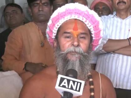 "Those who do not understand raise various kinds of arguments": Ishwardas Maharaj slams TMC MP Kirti Azad's criticism | "Those who do not understand raise various kinds of arguments": Ishwardas Maharaj slams TMC MP Kirti Azad's criticism "Those who do not understand raise various kinds of arguments": Ishwardas Maharaj slams TMC MP Kirti Azad's criticism | "Those who do not understand raise various kinds of arguments": Ishwardas Maharaj slams TMC MP Kirti Azad's criticism