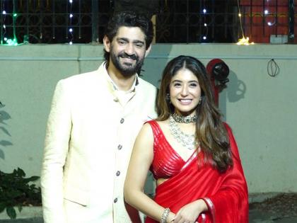 Gaurav Kapur, Kritika Kamra are now married, pose as husband and wife in traditional ensembles | Gaurav Kapur, Kritika Kamra are now married, pose as husband and wife in traditional ensembles Gaurav Kapur, Kritika Kamra are now married, pose as husband and wife in traditional ensembles | Gaurav Kapur, Kritika Kamra are now married, pose as husband and wife in traditional ensembles