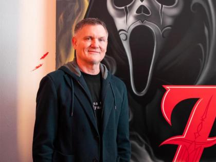 Kevin Williamson steps back from directing 'Scream 8' | Kevin Williamson steps back from directing 'Scream 8' Kevin Williamson steps back from directing 'Scream 8' | Kevin Williamson steps back from directing 'Scream 8'