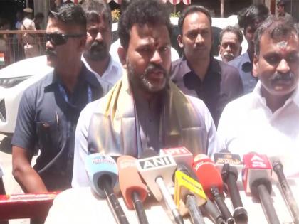 TN: Union Minister Ram Mohan Naidu visits Meenakshi Sundareswarar Temple in Madurai | TN: Union Minister Ram Mohan Naidu visits Meenakshi Sundareswarar Temple in Madurai TN: Union Minister Ram Mohan Naidu visits Meenakshi Sundareswarar Temple in Madurai | TN: Union Minister Ram Mohan Naidu visits Meenakshi Sundareswarar Temple in Madurai