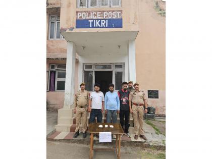 J-K: Three inter-district drug peddlers arrested with heroin at Tikri by Udhampur Police | J-K: Three inter-district drug peddlers arrested with heroin at Tikri by Udhampur Police J-K: Three inter-district drug peddlers arrested with heroin at Tikri by Udhampur Police | J-K: Three inter-district drug peddlers arrested with heroin at Tikri by Udhampur Police