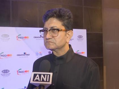 "CBFC has not received any application seeking certification for the song": Prasoon Joshi on 'Sarke Chunar Teri Sarke' | "CBFC has not received any application seeking certification for the song": Prasoon Joshi on 'Sarke Chunar Teri Sarke' "CBFC has not received any application seeking certification for the song": Prasoon Joshi on 'Sarke Chunar Teri Sarke' | "CBFC has not received any application seeking certification for the song": Prasoon Joshi on 'Sarke Chunar Teri Sarke'