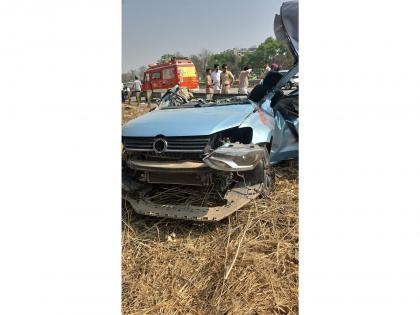 Three students dead, one critical after car crash on Pune-Mumbai Expressway | Three students dead, one critical after car crash on Pune-Mumbai Expressway Three students dead, one critical after car crash on Pune-Mumbai Expressway | Three students dead, one critical after car crash on Pune-Mumbai Expressway