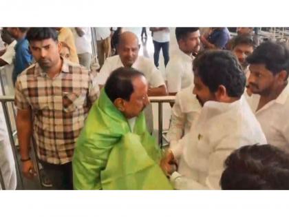 TVK leader Sengottaiyan receives warm welcome from party members after pre-election meeting | TVK leader Sengottaiyan receives warm welcome from party members after pre-election meeting TVK leader Sengottaiyan receives warm welcome from party members after pre-election meeting | TVK leader Sengottaiyan receives warm welcome from party members after pre-election meeting