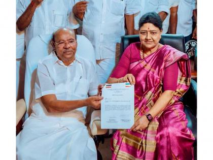 Sasikala, S Ramadoss join hands for Tamil Nadu, Puducherry elections | Sasikala, S Ramadoss join hands for Tamil Nadu, Puducherry elections Sasikala, S Ramadoss join hands for Tamil Nadu, Puducherry elections | Sasikala, S Ramadoss join hands for Tamil Nadu, Puducherry elections