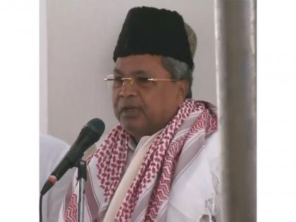 CM Siddaramaiah joins Eid prayers in Bengaluru | CM Siddaramaiah joins Eid prayers in Bengaluru CM Siddaramaiah joins Eid prayers in Bengaluru | CM Siddaramaiah joins Eid prayers in Bengaluru