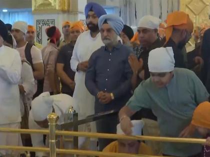 Delhi LG Taranjit Singh Sandhu performs Seva at Gurudwara Bangla Sahib | Delhi LG Taranjit Singh Sandhu performs Seva at Gurudwara Bangla Sahib Delhi LG Taranjit Singh Sandhu performs Seva at Gurudwara Bangla Sahib | Delhi LG Taranjit Singh Sandhu performs Seva at Gurudwara Bangla Sahib