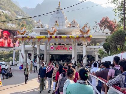 Devotee rush continues at Vaishno Devi amid Navratri | Devotee rush continues at Vaishno Devi amid Navratri Devotee rush continues at Vaishno Devi amid Navratri | Devotee rush continues at Vaishno Devi amid Navratri