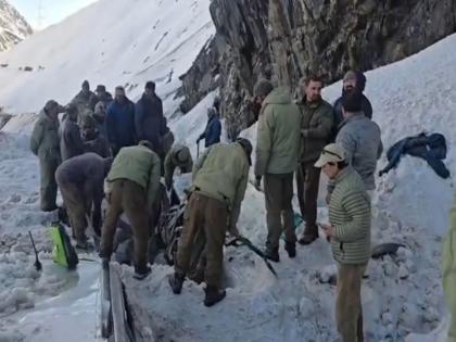 7 killed, several injured in Zojila Pass avalanche; Ladakh LG Saxena says monitoring situation | 7 killed, several injured in Zojila Pass avalanche; Ladakh LG Saxena says monitoring situation 7 killed, several injured in Zojila Pass avalanche; Ladakh LG Saxena says monitoring situation | 7 killed, several injured in Zojila Pass avalanche; Ladakh LG Saxena says monitoring situation