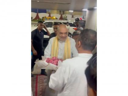 WB: BJP's Suvendu Adhikari receives Amit Shah at Kolkata airport | WB: BJP's Suvendu Adhikari receives Amit Shah at Kolkata airport WB: BJP's Suvendu Adhikari receives Amit Shah at Kolkata airport | WB: BJP's Suvendu Adhikari receives Amit Shah at Kolkata airport