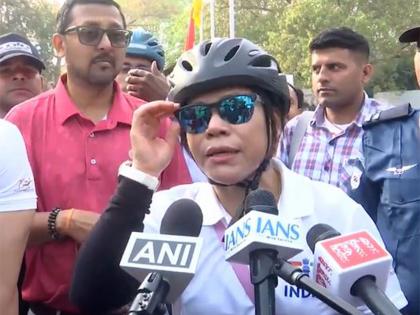 Delhi: Boxer and Olympic medalist Mary Kom participates in 'Fit India Sundays' on Cycle | Delhi: Boxer and Olympic medalist Mary Kom participates in 'Fit India Sundays' on Cycle Delhi: Boxer and Olympic medalist Mary Kom participates in 'Fit India Sundays' on Cycle | Delhi: Boxer and Olympic medalist Mary Kom participates in 'Fit India Sundays' on Cycle