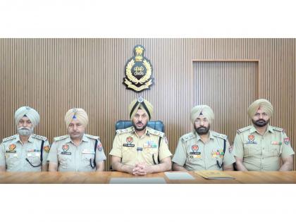 Punjab: Amritsar police bust drug racket, 2 held with 4.13 Kg heroin | Punjab: Amritsar police bust drug racket, 2 held with 4.13 Kg heroin Punjab: Amritsar police bust drug racket, 2 held with 4.13 Kg heroin | Punjab: Amritsar police bust drug racket, 2 held with 4.13 Kg heroin