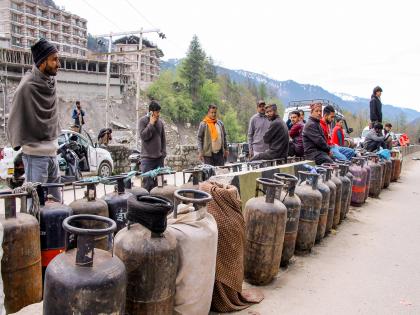 Delhi govt bans direct LPG sales from warehouses, expands 5 kg cylinder supply to ensure smooth supply | Delhi govt bans direct LPG sales from warehouses, expands 5 kg cylinder supply to ensure smooth supply Delhi govt bans direct LPG sales from warehouses, expands 5 kg cylinder supply to ensure smooth supply | Delhi govt bans direct LPG sales from warehouses, expands 5 kg cylinder supply to ensure smooth supply