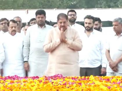 JJP leaders Dushyant Chautala, Ajay Singh Chautala pay tribute to Chaudhary Devi Lal on death anniversary | JJP leaders Dushyant Chautala, Ajay Singh Chautala pay tribute to Chaudhary Devi Lal on death anniversary JJP leaders Dushyant Chautala, Ajay Singh Chautala pay tribute to Chaudhary Devi Lal on death anniversary | JJP leaders Dushyant Chautala, Ajay Singh Chautala pay tribute to Chaudhary Devi Lal on death anniversary