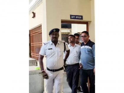 West Bengal: Show-cause notice issued to Malda ADM after judicial officers were gheraoed | West Bengal: Show-cause notice issued to Malda ADM after judicial officers were gheraoed West Bengal: Show-cause notice issued to Malda ADM after judicial officers were gheraoed | West Bengal: Show-cause notice issued to Malda ADM after judicial officers were gheraoed