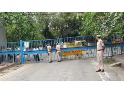 Assam Police conducts searches Pawan Khera's Delhi residence after Himanta Sarma's wife files FIR against him | Assam Police conducts searches Pawan Khera's Delhi residence after Himanta Sarma's wife files FIR against him Assam Police conducts searches Pawan Khera's Delhi residence after Himanta Sarma's wife files FIR against him | Assam Police conducts searches Pawan Khera's Delhi residence after Himanta Sarma's wife files FIR against him