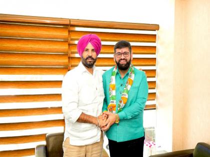 Advocate Vasu Ranjan joins Congress; welcomed by Punjab President Raja Warring, vows to form government in 2027 | Advocate Vasu Ranjan joins Congress; welcomed by Punjab President Raja Warring, vows to form government in 2027 Advocate Vasu Ranjan joins Congress; welcomed by Punjab President Raja Warring, vows to form government in 2027 | Advocate Vasu Ranjan joins Congress; welcomed by Punjab President Raja Warring, vows to form government in 2027