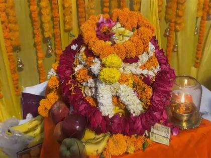 Rishikesh: Gadu ghada oil kalash yatra begins towards Badrinath, devotees seek blessings | Rishikesh: Gadu ghada oil kalash yatra begins towards Badrinath, devotees seek blessings Rishikesh: Gadu ghada oil kalash yatra begins towards Badrinath, devotees seek blessings | Rishikesh: Gadu ghada oil kalash yatra begins towards Badrinath, devotees seek blessings