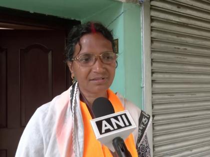 "Won't comb my hair till my daughter gets justice": Mother of RG Kar rape victim 'vows' to defeat Mamata Banerjee in polls | "Won't comb my hair till my daughter gets justice": Mother of RG Kar rape victim 'vows' to defeat Mamata Banerjee in polls "Won't comb my hair till my daughter gets justice": Mother of RG Kar rape victim 'vows' to defeat Mamata Banerjee in polls | "Won't comb my hair till my daughter gets justice": Mother of RG Kar rape victim 'vows' to defeat Mamata Banerjee in polls