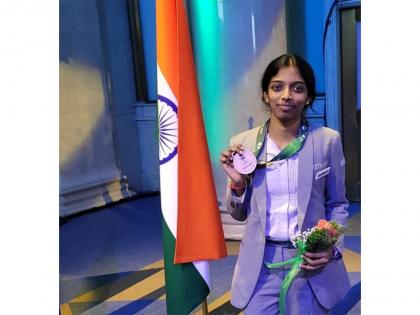 FIDE Candidates: R Vaishali takes sole lead at Women's event; Javokhir Sindarov tightens grip after win over Praggnanandhaa | FIDE Candidates: R Vaishali takes sole lead at Women's event; Javokhir Sindarov tightens grip after win over Praggnanandhaa FIDE Candidates: R Vaishali takes sole lead at Women's event; Javokhir Sindarov tightens grip after win over Praggnanandhaa | FIDE Candidates: R Vaishali takes sole lead at Women's event; Javokhir Sindarov tightens grip after win over Praggnanandhaa