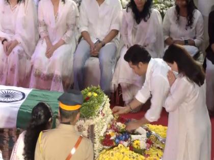 Sachin Tendulkar gets emotional, pays final tribute to Asha Bhosle in Mumbai | Sachin Tendulkar gets emotional, pays final tribute to Asha Bhosle in Mumbai Sachin Tendulkar gets emotional, pays final tribute to Asha Bhosle in Mumbai | Sachin Tendulkar gets emotional, pays final tribute to Asha Bhosle in Mumbai
