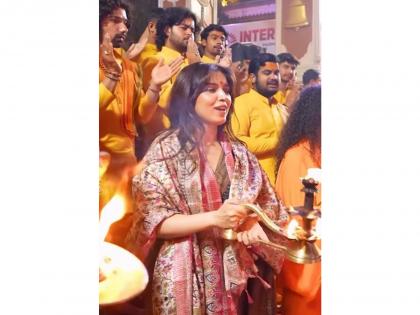 Bhumi Pednekkar performs Ganga aarti in Rishikesh | Bhumi Pednekkar performs Ganga aarti in Rishikesh Bhumi Pednekkar performs Ganga aarti in Rishikesh | Bhumi Pednekkar performs Ganga aarti in Rishikesh