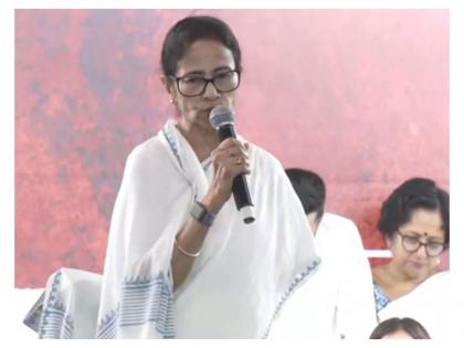 "Delhi's Zamindars usurping voting rights, give them democratic answer": Mamata Banerjee's 'Poila Boishakh' message to voters | "Delhi's Zamindars usurping voting rights, give them democratic answer": Mamata Banerjee's 'Poila Boishakh' message to voters "Delhi's Zamindars usurping voting rights, give them democratic answer": Mamata Banerjee's 'Poila Boishakh' message to voters | "Delhi's Zamindars usurping voting rights, give them democratic answer": Mamata Banerjee's 'Poila Boishakh' message to voters