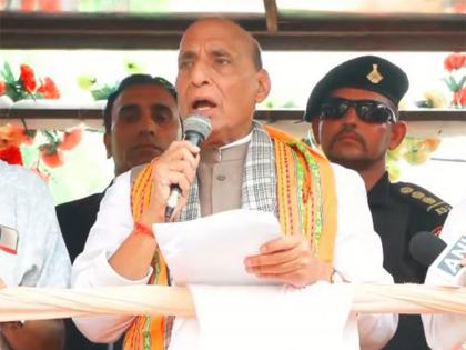 "Should Law and Constitution run on Mamata's wishes?": Rajnath Singh slams TMC, claims 'no development' in Bengal | "Should Law and Constitution run on Mamata's wishes?": Rajnath Singh slams TMC, claims 'no development' in Bengal "Should Law and Constitution run on Mamata's wishes?": Rajnath Singh slams TMC, claims 'no development' in Bengal | "Should Law and Constitution run on Mamata's wishes?": Rajnath Singh slams TMC, claims 'no development' in Bengal
