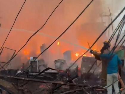 Uttar Pradesh: Massive fire breaks out in slums of Vikas Nagar area in Lucknow | Uttar Pradesh: Massive fire breaks out in slums of Vikas Nagar area in Lucknow Uttar Pradesh: Massive fire breaks out in slums of Vikas Nagar area in Lucknow | Uttar Pradesh: Massive fire breaks out in slums of Vikas Nagar area in Lucknow
