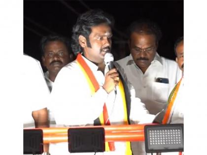 Captain Vijaykanth's son Vijaya Prabhakaran seeks to prove mantle in Virudhunagar against AIADMK's VG Ganesan | Captain Vijaykanth's son Vijaya Prabhakaran seeks to prove mantle in Virudhunagar against AIADMK's VG Ganesan Captain Vijaykanth's son Vijaya Prabhakaran seeks to prove mantle in Virudhunagar against AIADMK's VG Ganesan | Captain Vijaykanth's son Vijaya Prabhakaran seeks to prove mantle in Virudhunagar against AIADMK's VG Ganesan