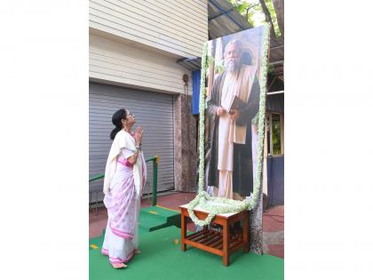Former WB CM Mamata Banerjee holds Rabindra Jayanti at her residence, alleges celebration restrictions | Former WB CM Mamata Banerjee holds Rabindra Jayanti at her residence, alleges celebration restrictions Former WB CM Mamata Banerjee holds Rabindra Jayanti at her residence, alleges celebration restrictions | Former WB CM Mamata Banerjee holds Rabindra Jayanti at her residence, alleges celebration restrictions