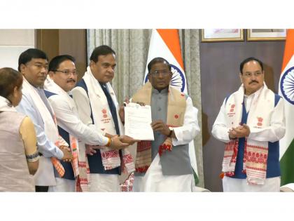 Himanta Biswa Sarma meets Assam governor, stakes claim to form government | Himanta Biswa Sarma meets Assam governor, stakes claim to form government Himanta Biswa Sarma meets Assam governor, stakes claim to form government | Himanta Biswa Sarma meets Assam governor, stakes claim to form government
