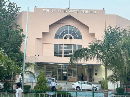 MP: Court orders FIR against former Gwalior SP, TI, 2 Policemen over extortion allegations | MP: Court orders FIR against former Gwalior SP, TI, 2 Policemen over extortion allegations MP: Court orders FIR against former Gwalior SP, TI, 2 Policemen over extortion allegations | MP: Court orders FIR against former Gwalior SP, TI, 2 Policemen over extortion allegations