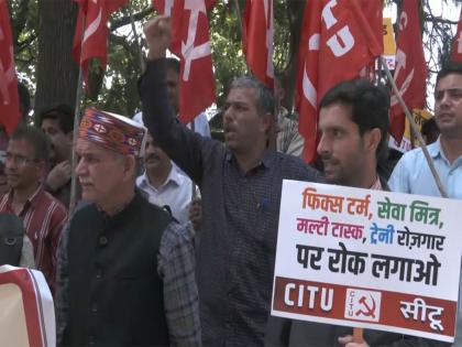 Himachal: CITU protests against new labour codes in Shimla, burns copies of central laws | Himachal: CITU protests against new labour codes in Shimla, burns copies of central laws Himachal: CITU protests against new labour codes in Shimla, burns copies of central laws | Himachal: CITU protests against new labour codes in Shimla, burns copies of central laws